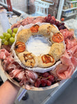 Camembread met charcuterie